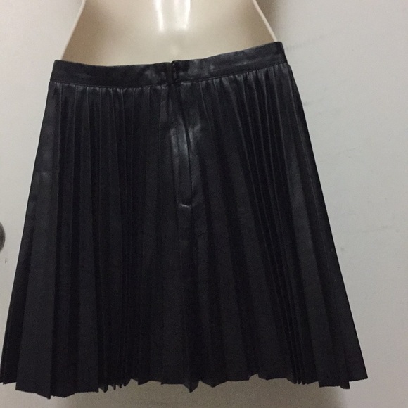 H&M-blk polyester pleated mini skirt!like new! - Picture 2 of 5
